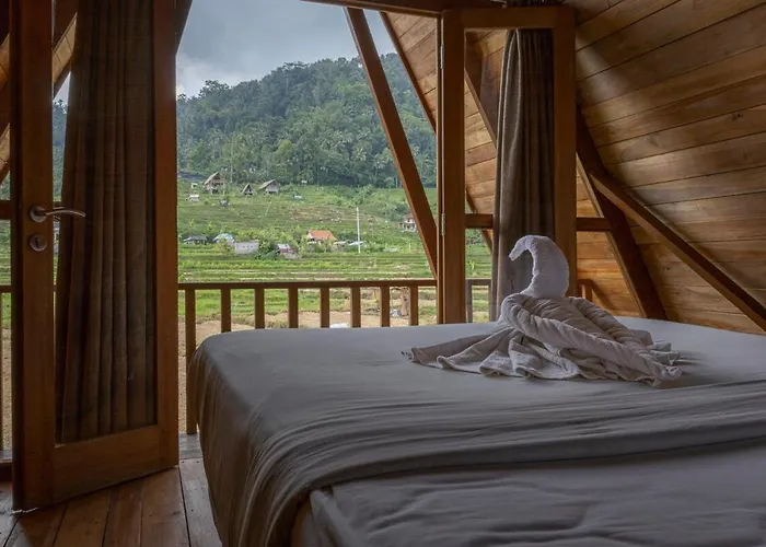 Zen Retreat With Ricefield And Mountain View With Pool Chalet Silebeng